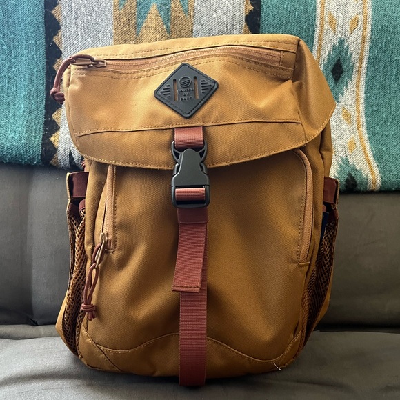 United By Blue (R)evolution™ 9L Sidekick Backpack - Picture 3 of 6